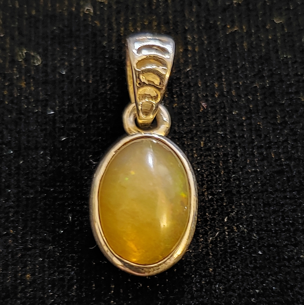 Elegant Silver Pendant with Ethiopian Stone